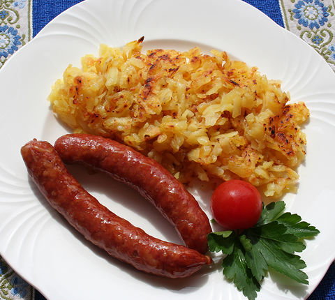 Zoom: Hashed potatoes with sausages