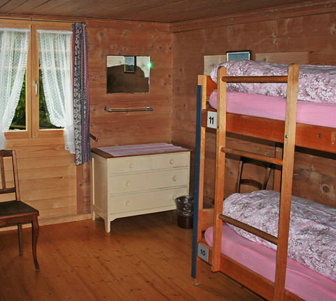 Zoom: Traditional 4-bed room