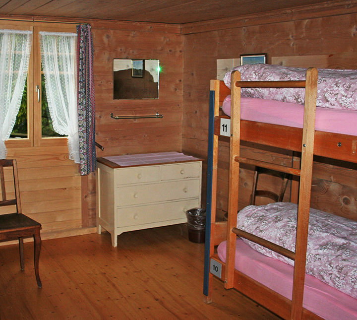 Zoom: Traditional 4-bed room