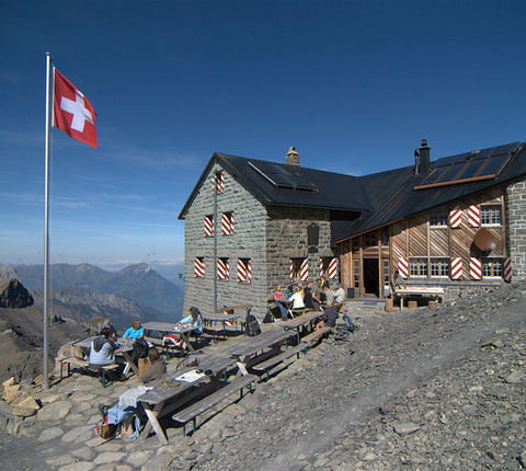 Blüemlisalp SAC Hut 2840m: Blüemlisalp SAC Hut